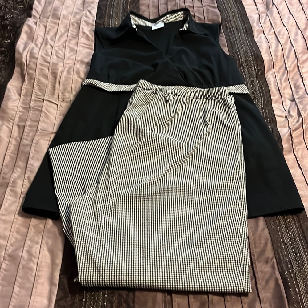 Sleeveless Maternity Outfit